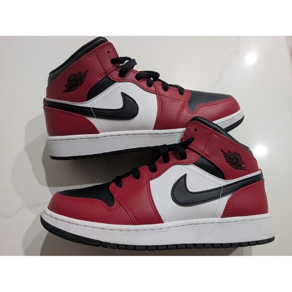 Nike Air Jordan 1 Mid Chicago Black Toe GS 554725-069 6.5Youth Women's 8 - Picture 1 of 8